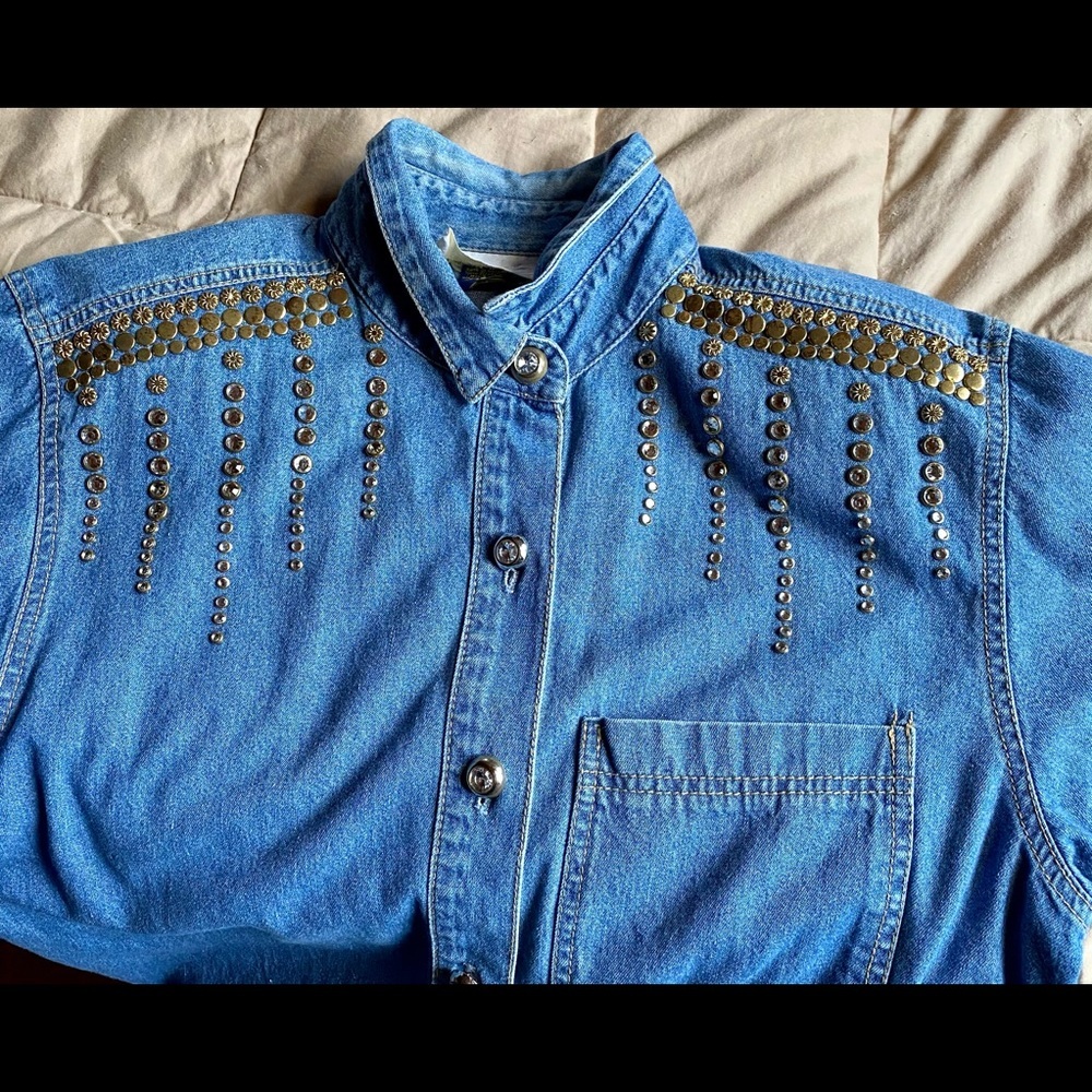 ⚜️Cache Studded & Rhinestone 80s Retro Jean Shirt - Picture 3 of 12